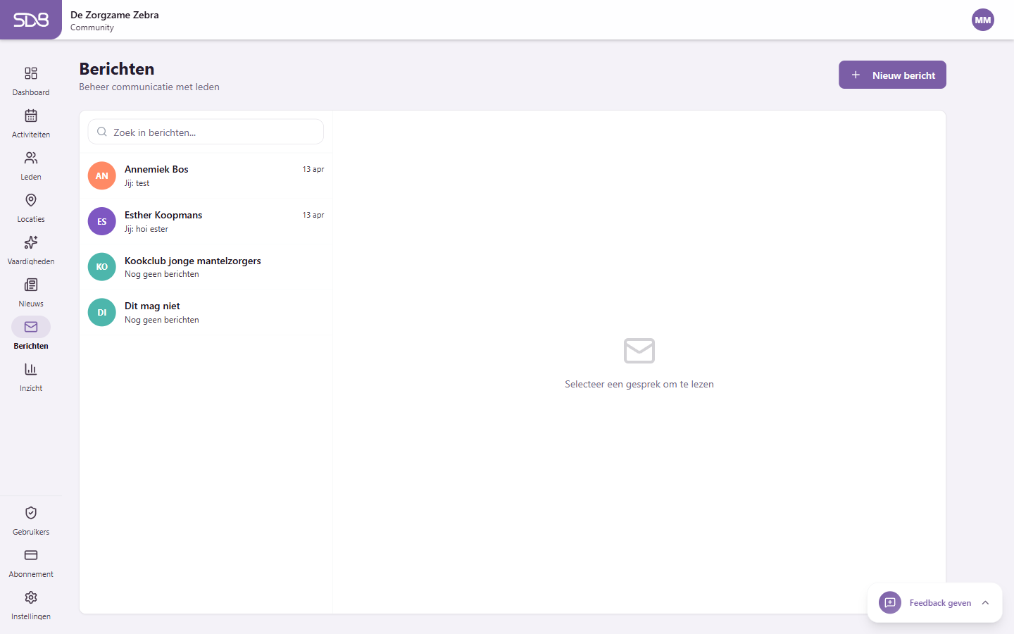 Berichteninbox met directe berichten en activiteitsthreads
